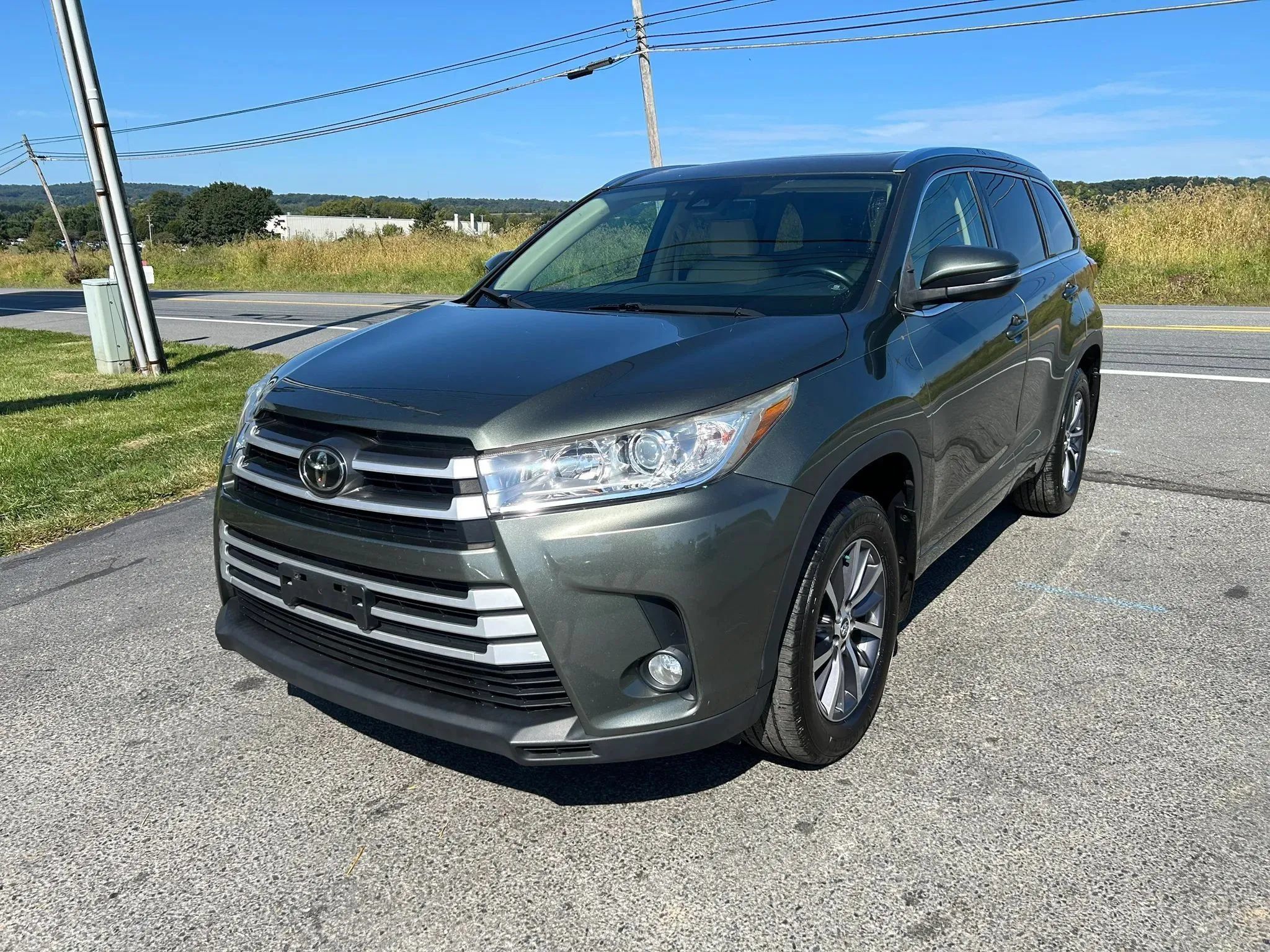 Used 2017 Toyota Highlander XLE AWD/4WD image 5