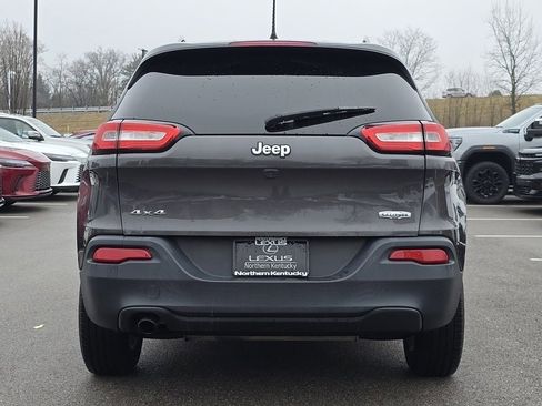 Used 2017 Jeep Cherokee Latitude w/ Cold Weather Group image 23