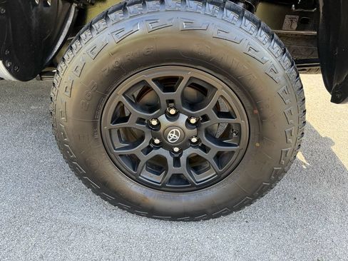 Used 2019 Toyota Tacoma SR w/ SX Package RWD image 11