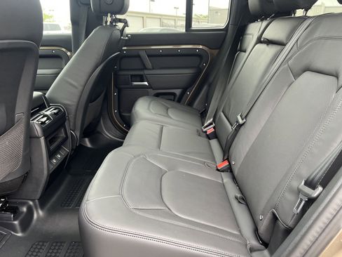 Used 2025 Land Rover Defender 110 S image 12