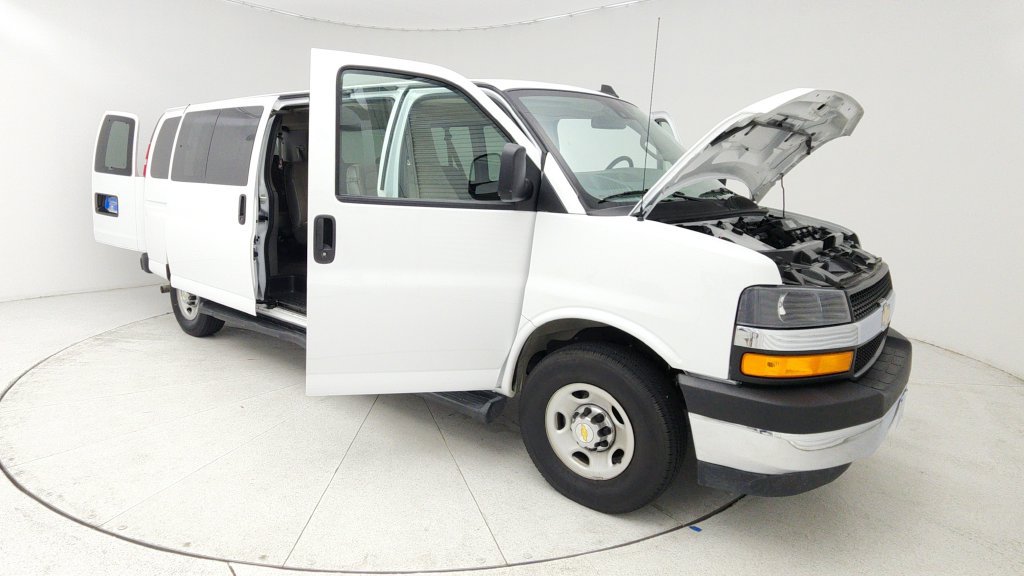 Used 2025 Chevrolet Express 3500 LT w/ LT Preferred Equipment Group RWD image 9