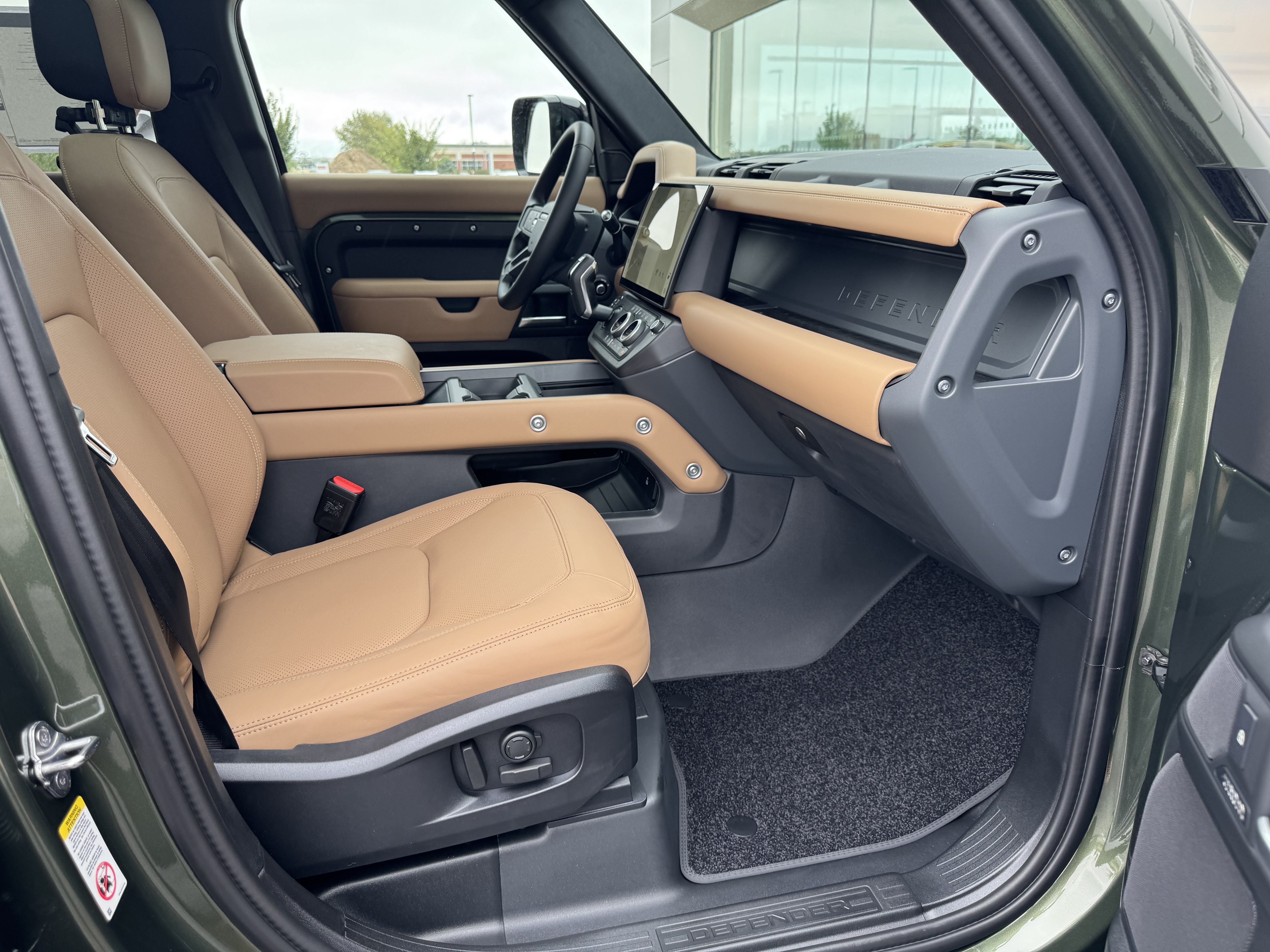 New 2026 Land Rover Defender 110 X-Dynamic SE AWD/4WD image 3