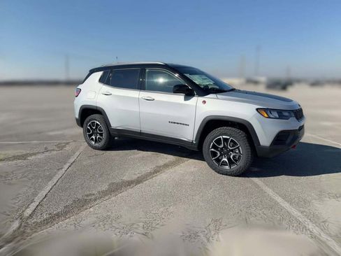 New 2026 Jeep Compass Trailhawk image 15