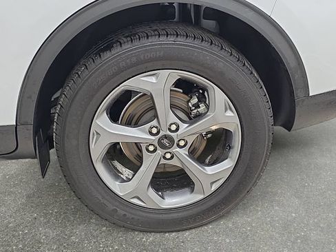 Certified 2025 Ford Escape ST-Line Select AWD/4WD image 29