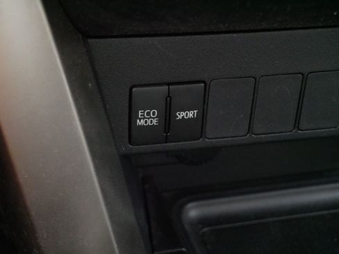 Used 2013 Toyota RAV4 LE AWD/4WD image 28