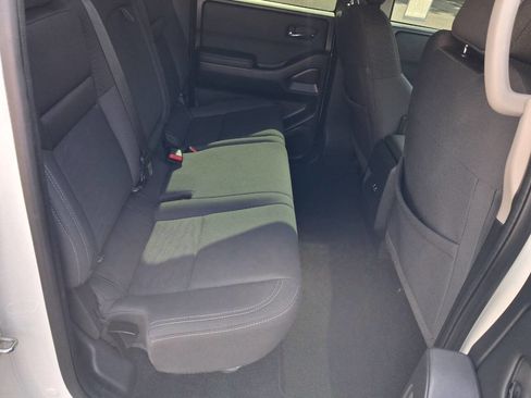 Used 2022 Nissan Frontier SV image 20