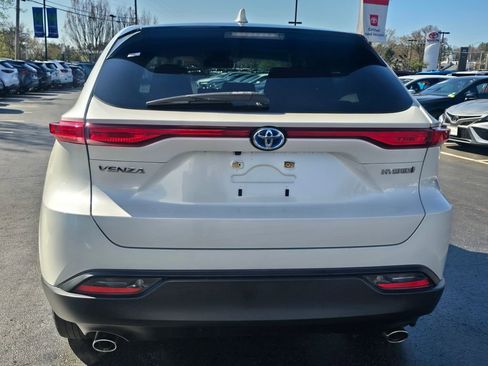 Used 2021 Toyota Venza LE AWD/4WD image 6