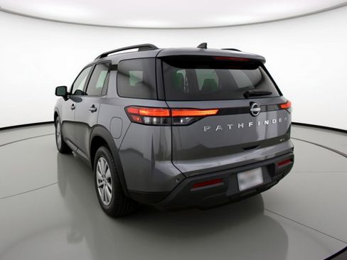 Used 2025 Nissan Pathfinder SV image 6