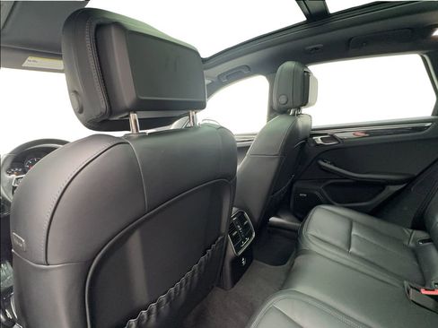 Used 2024 Porsche Macan AWD/4WD image 24