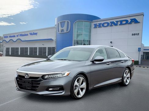 Used 2018 Honda Accord Touring image 1