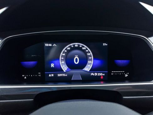 Used 2022 Volkswagen Tiguan SE R-Line image 33