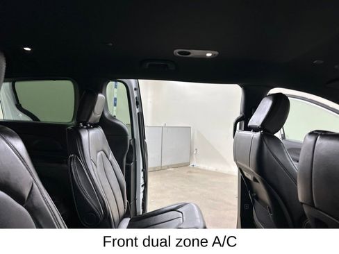 Used 2025 Chrysler Pacifica Select FWD image 24
