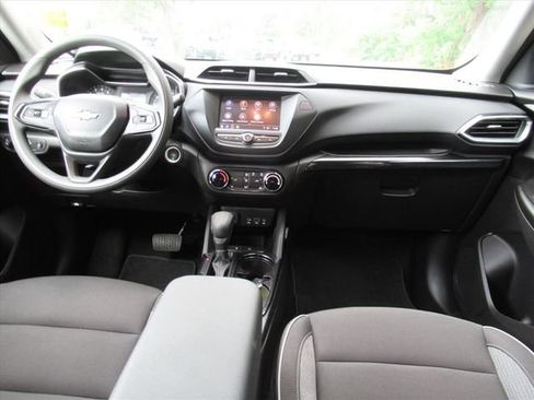 Used 2023 Chevrolet TrailBlazer LT FWD image 12