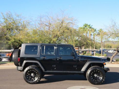 Used 2009 Jeep Wrangler Unlimited Rubicon w/ Dual Top Group image 3