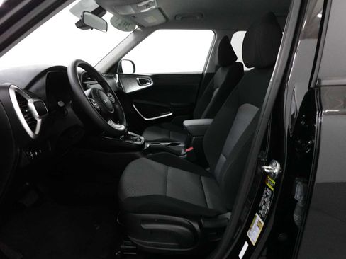 Used 2023 Kia Soul LX FWD image 12