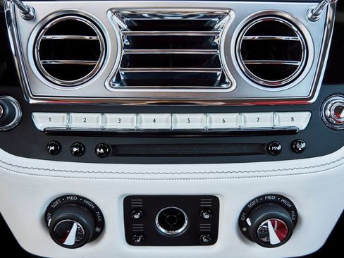 Used 2020 Rolls-Royce Wraith image 64