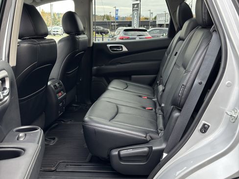 Used 2019 Nissan Pathfinder Platinum image 19