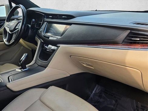 Used 2018 Cadillac XT5 Luxury w/ Driver Awareness Package image 22