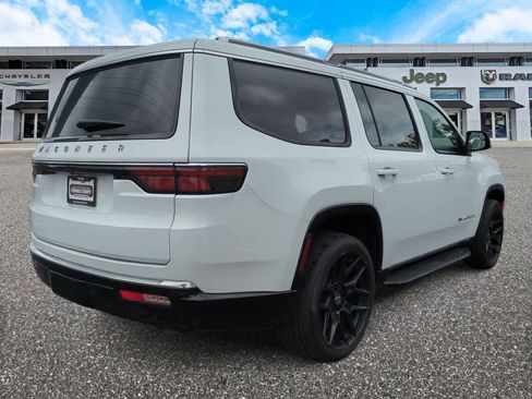 Used 2023 Jeep Wagoneer 2WD image 8