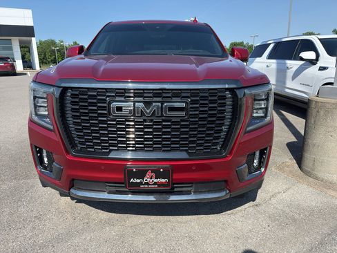 Used 2023 GMC Yukon XL Denali Ultimate AWD/4WD image 4