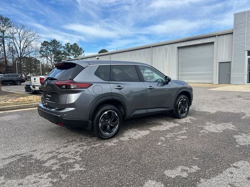 Certified 2024 Nissan Rogue SV image 3