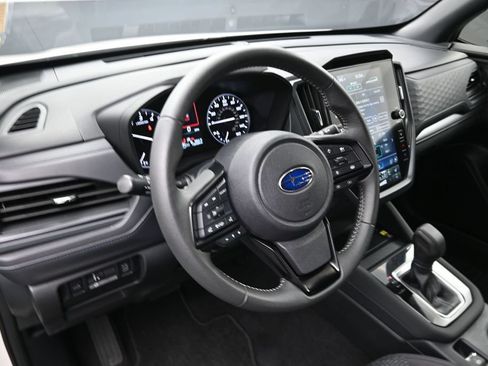 Used 2025 Subaru Forester Premium AWD/4WD image 21