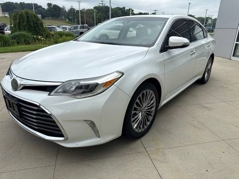 Used 2016 Toyota Avalon Limited w/ Toyota Safety Sense Package FWD image 3