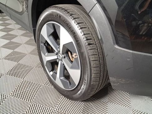 Used 2025 Volvo XC40 B5 Plus AWD/4WD image 17