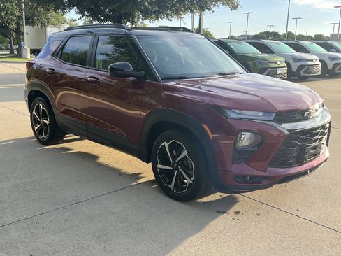 Used 2022 Chevrolet TrailBlazer RS w/ Sun and Liftgate Package FWD image 2