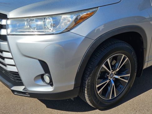 Used 2017 Toyota Highlander Plus w/ Protection Package #3 FWD image 11