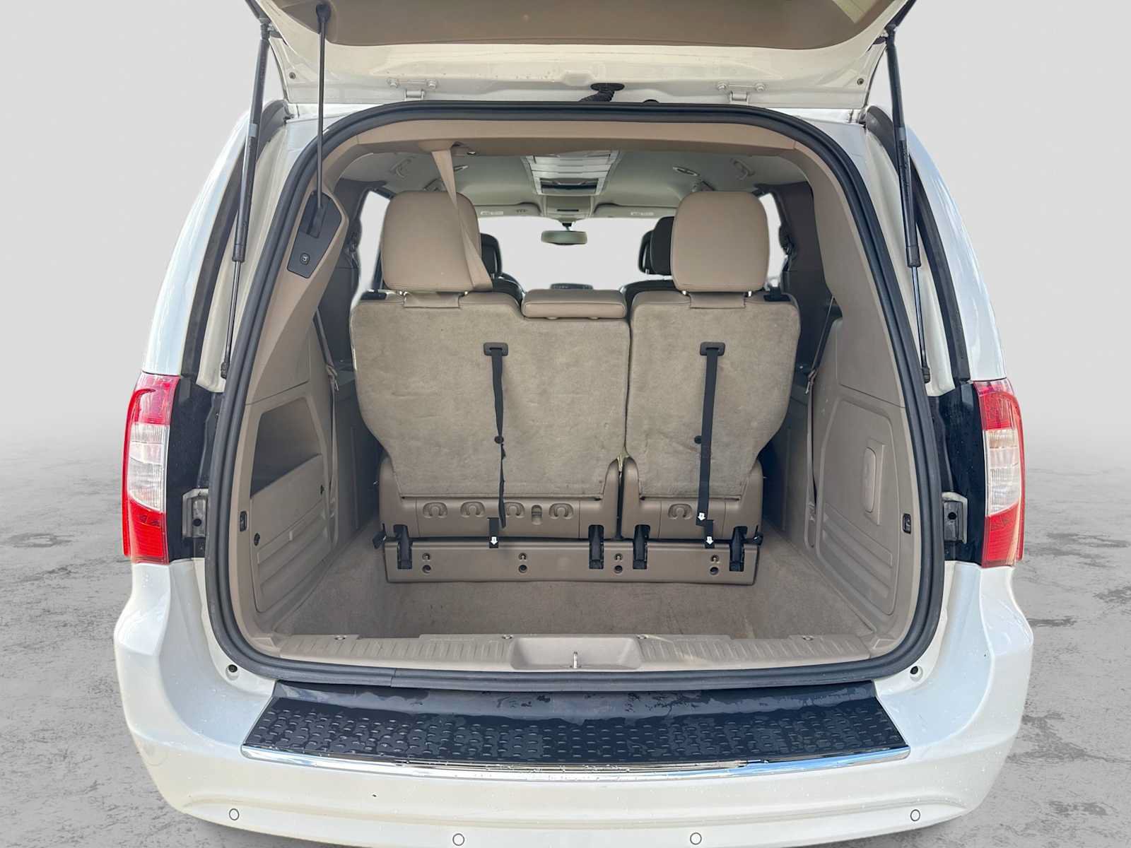 Used 2014 Chrysler Town & Country Touring-L FWD image 36