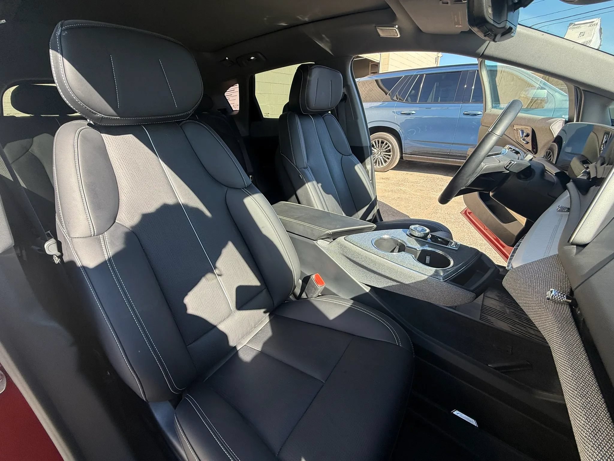 Used 2025 Cadillac Optiq Sport 2 w/ LPO, Floor Liner Package AWD/4WD image 34