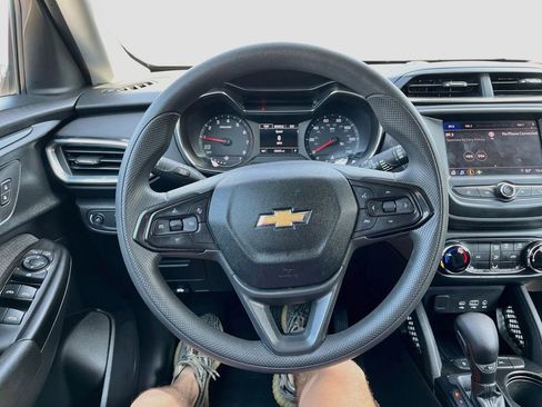Used 2023 Chevrolet TrailBlazer LT FWD image 11