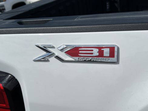 Used 2023 GMC Sierra 3500 SLT w/ SLT Convenience Package AWD/4WD image 10
