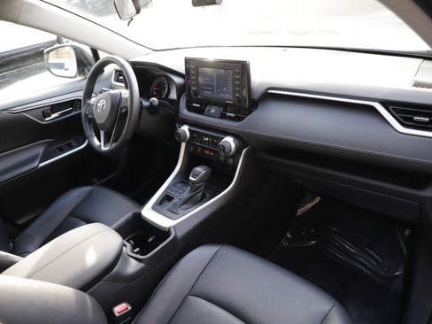 Used 2022 Toyota RAV4 XLE Premium image 12