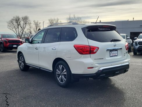 Used 2018 Nissan Pathfinder SL image 3
