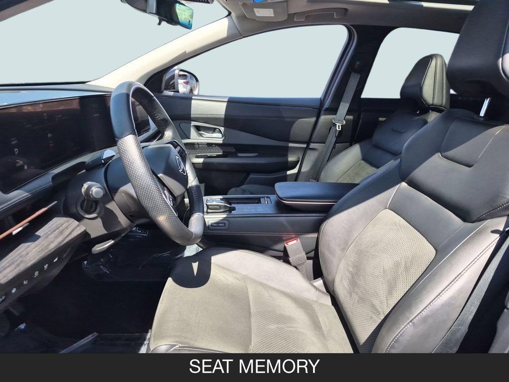 Used 2023 Nissan Ariya FWD image 14