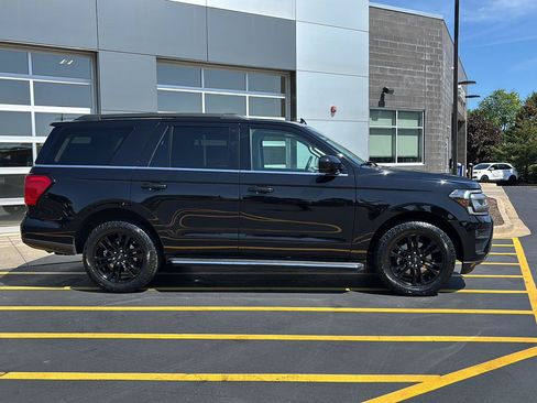Used 2023 Ford Expedition XLT AWD/4WD image 5