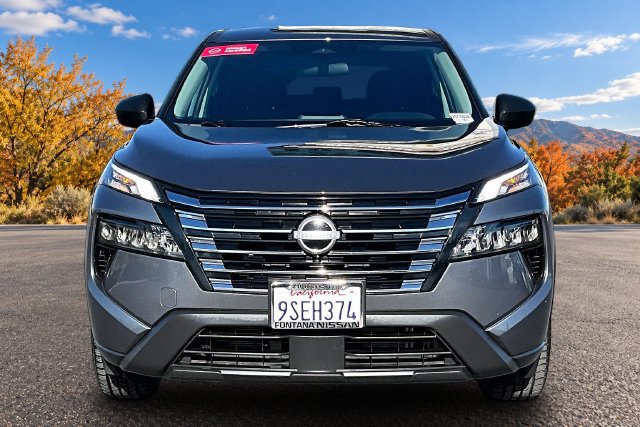 Used 2025 Nissan Rogue S FWD image 2