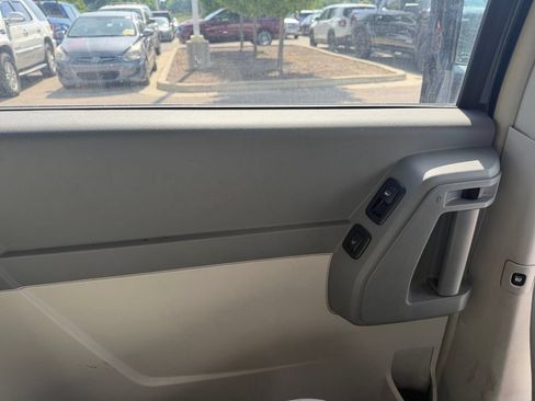 Used 2008 Chrysler Town & Country Touring FWD image 29