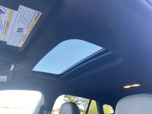 Used 2024 Chevrolet Trax RS w/ Sunroof Package image 18