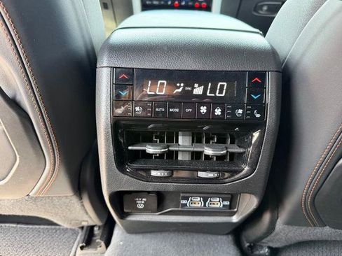 Used 2023 Jeep Grand Cherokee Summit AWD/4WD image 22