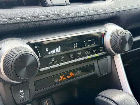 Used 2023 Toyota RAV4 LE image 31