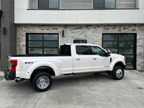 Used 2017 Ford F450 Platinum w/ Platinum Ultimate Package AWD/4WD image 3
