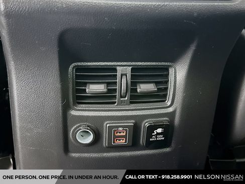 Used 2019 Nissan Titan SV w/ SV Convenience Package RWD image 25