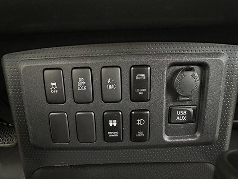 Used 2012 Toyota FJ Cruiser 4WD w/ Convenience Pkg image 21