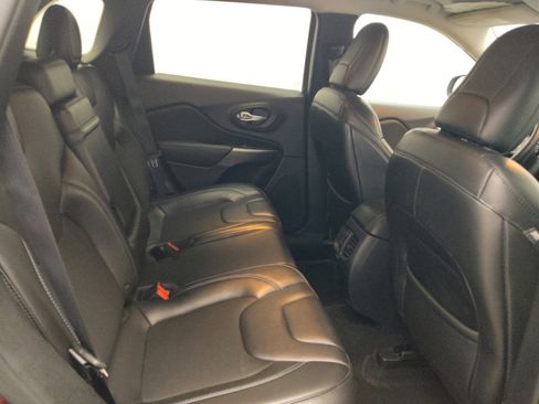 Used 2019 Jeep Cherokee Latitude Plus FWD image 19