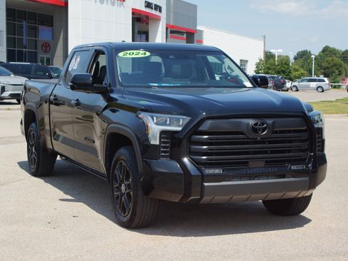 Used 2024 Toyota Tundra Limited AWD/4WD image 25