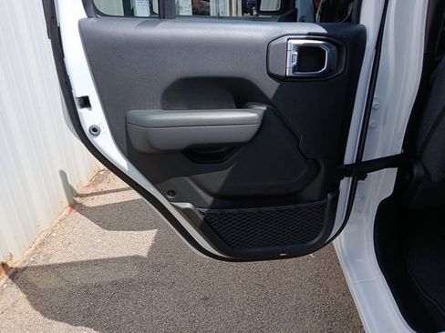 New 2025 Jeep Gladiator Sport image 22