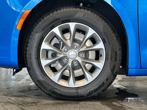 New 2027 Chrysler Pacifica Select AWD/4WD image 13